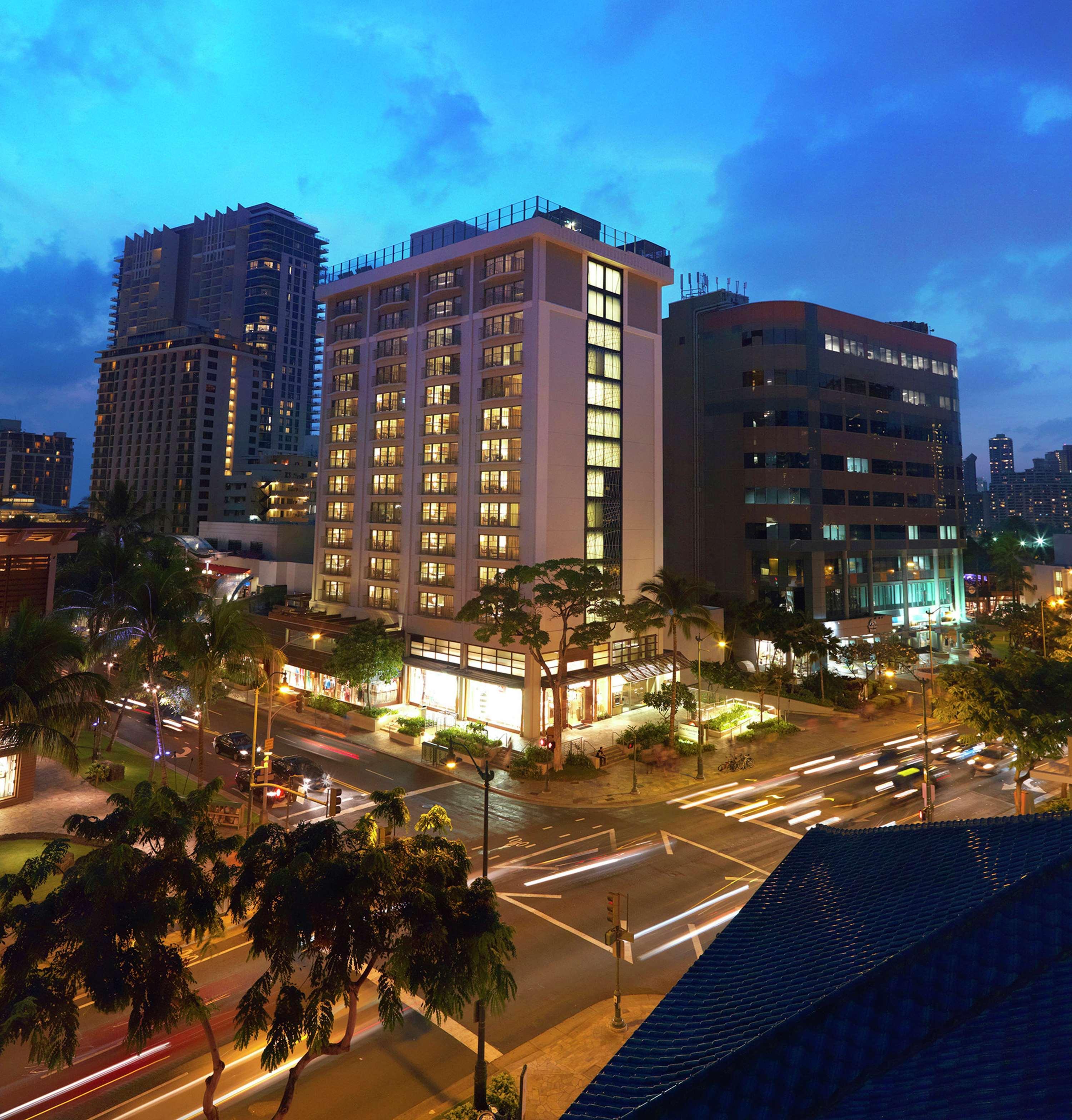 Hilton Grand Vacations Club Hokulani Waikiki Honolulu Hotel Exterior photo