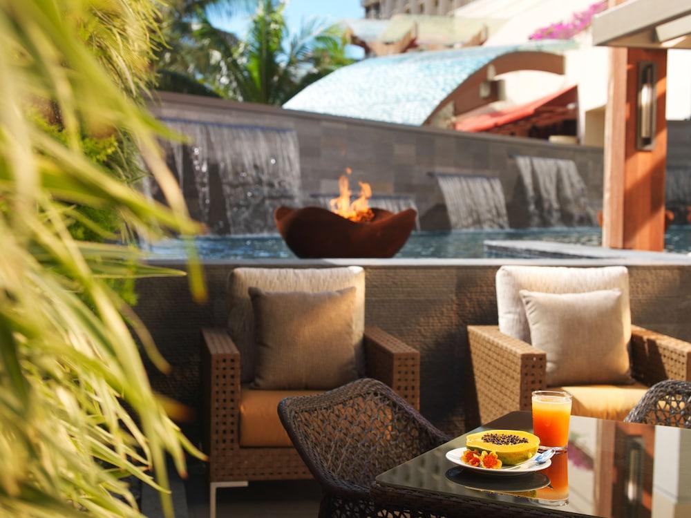 Hilton Grand Vacations Club Hokulani Waikiki Honolulu Hotel Exterior photo